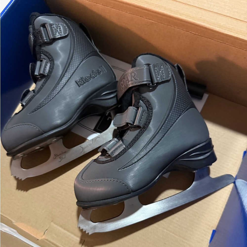 Riedell Soar 8T black/gray toddler ice skate - Picture 2 of 4